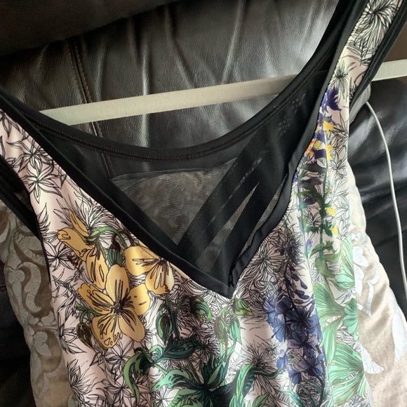 Carrie Underwood top - Picture 2 of 3